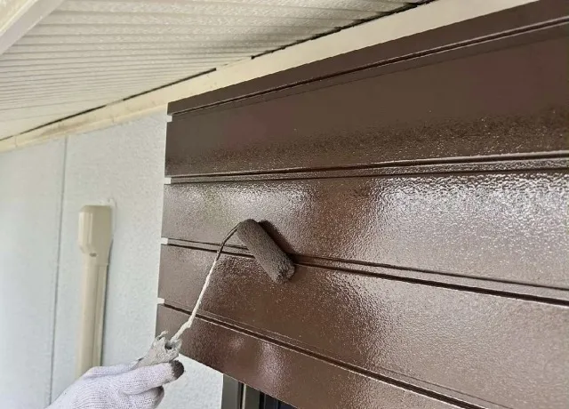 シャッター塗装の必要性とは？DIYで行う場合や外壁塗装業者に依頼する場合についても解説