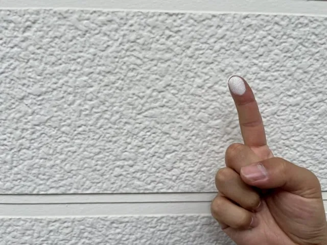 外壁塗装の耐用年数はどれくらい？塗料の違いや塗り替え時期を解説！